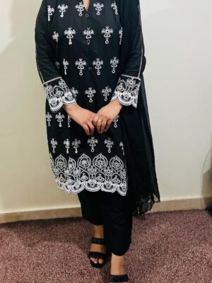 Black-Kurti